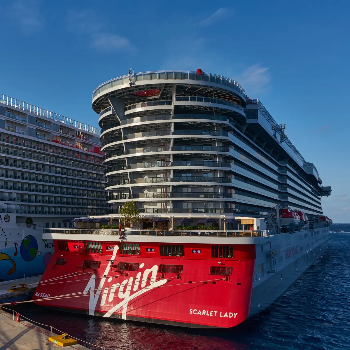 Scarlet Lady de Virgin Voyages atracada en Cozumel